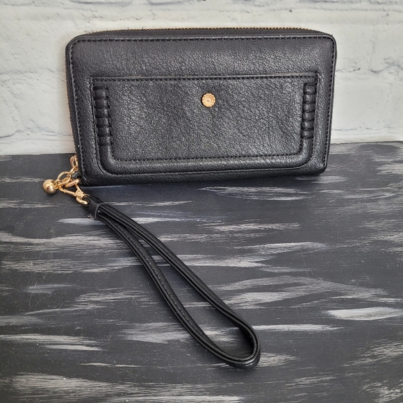 LC Lauren Conrad Handbags - NWOT LC Lauren Conrad wristlet